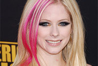 Avril-lavinge-pretty-punk-makeup-side